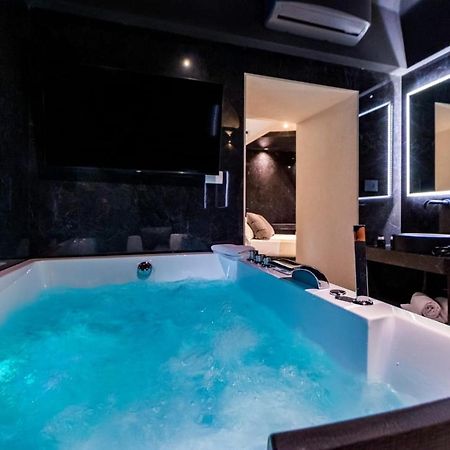 4 Suites " Unconventional Living Rooms " CTA Exteriör bild