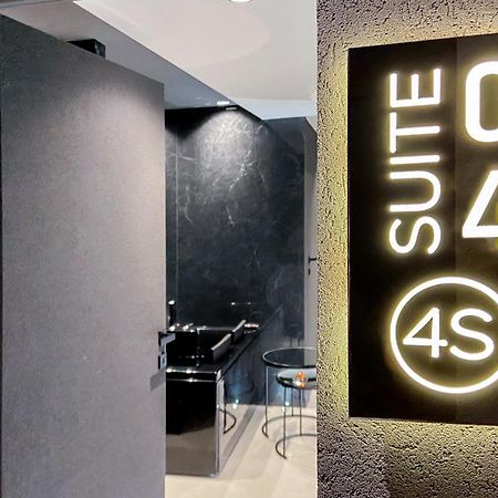 4 Suites " Unconventional Living Rooms " CTA Exteriör bild