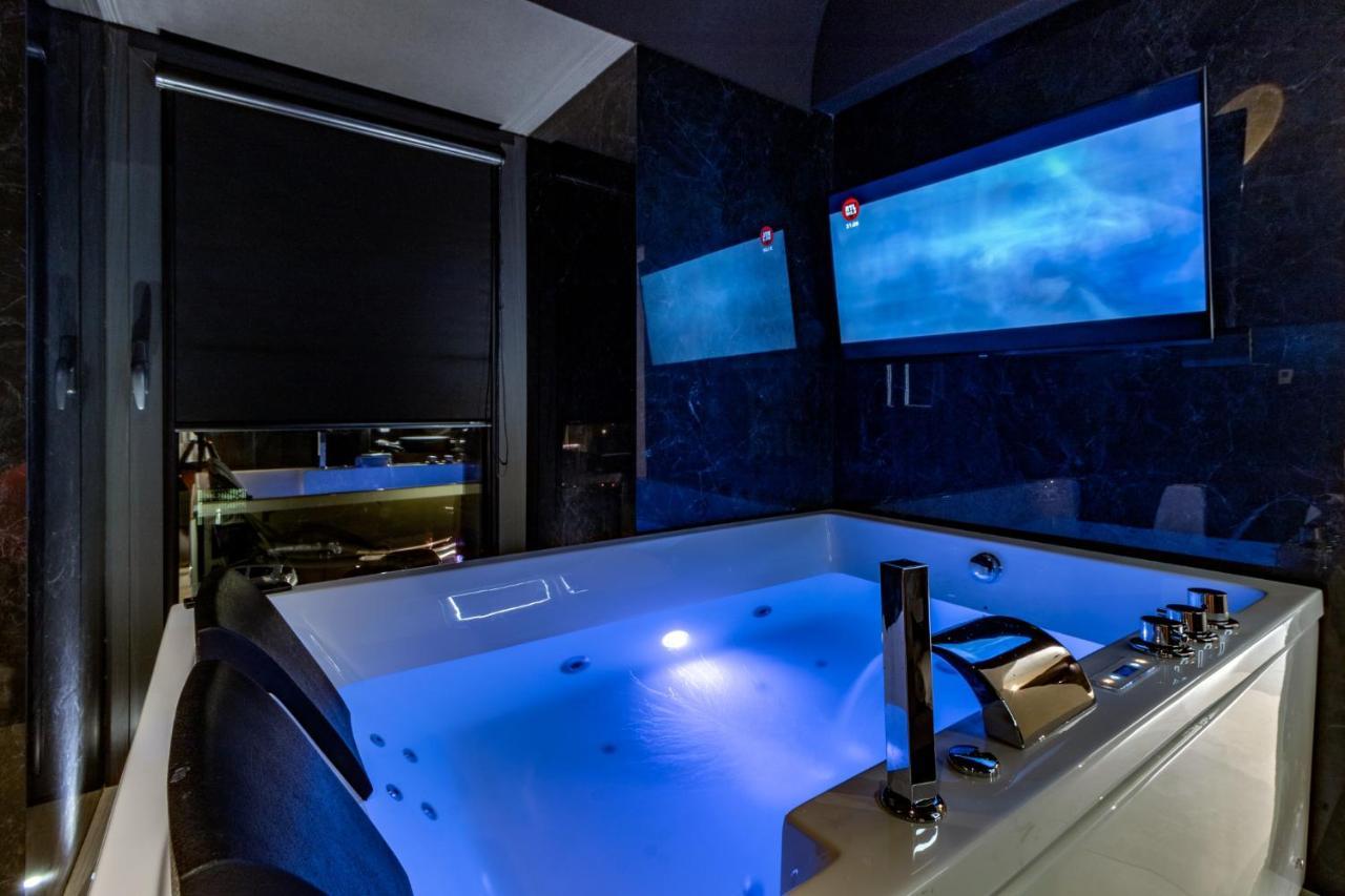 4 Suites " Unconventional Living Rooms " CTA Exteriör bild