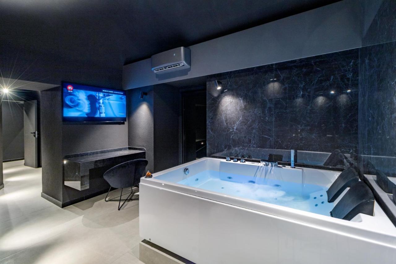 4 Suites " Unconventional Living Rooms " CTA Exteriör bild