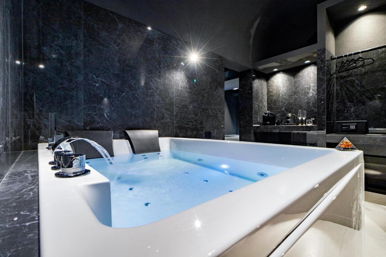4 Suites " Unconventional Living Rooms " CTA Exteriör bild