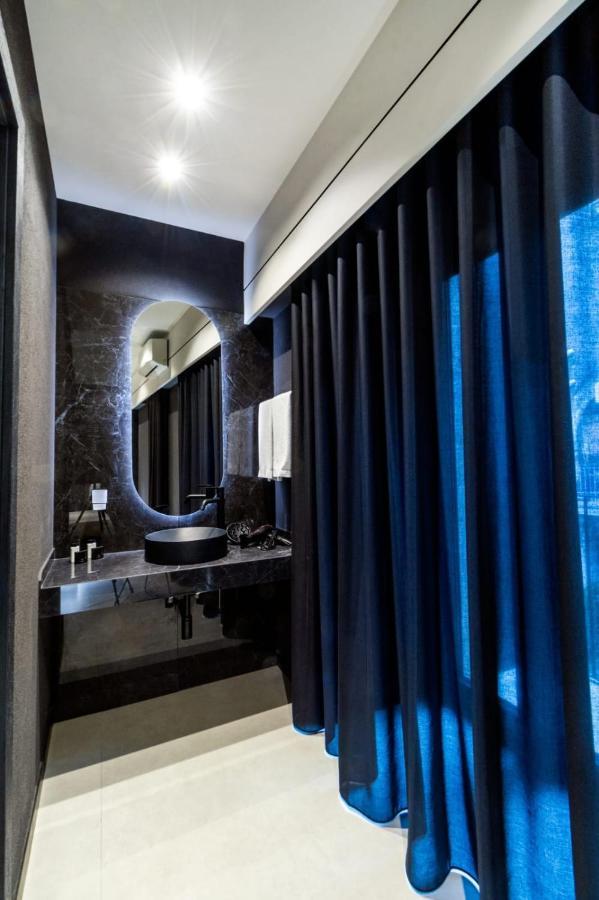 4 Suites " Unconventional Living Rooms " CTA Rum bild