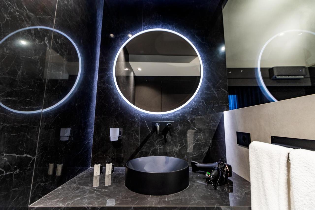 4 Suites " Unconventional Living Rooms " CTA Exteriör bild