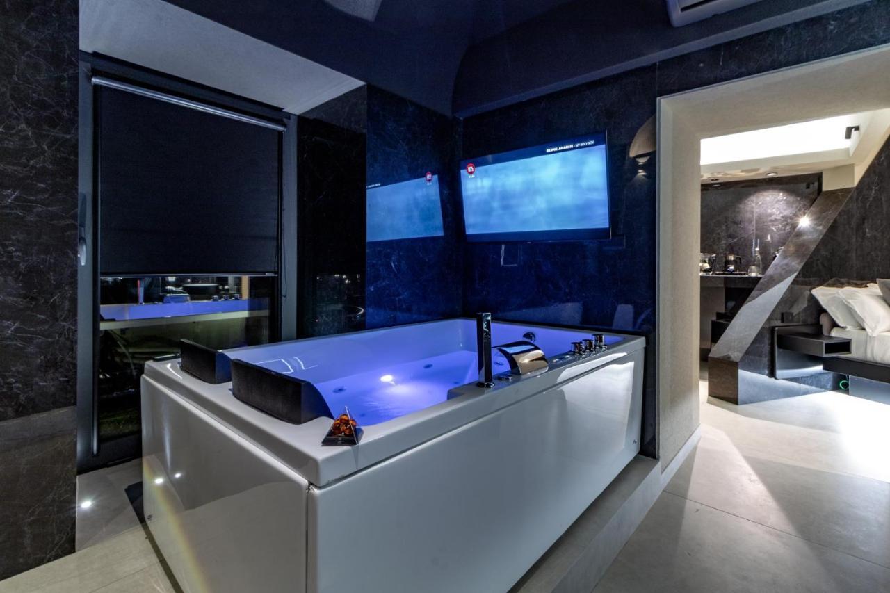 4 Suites " Unconventional Living Rooms " CTA Exteriör bild