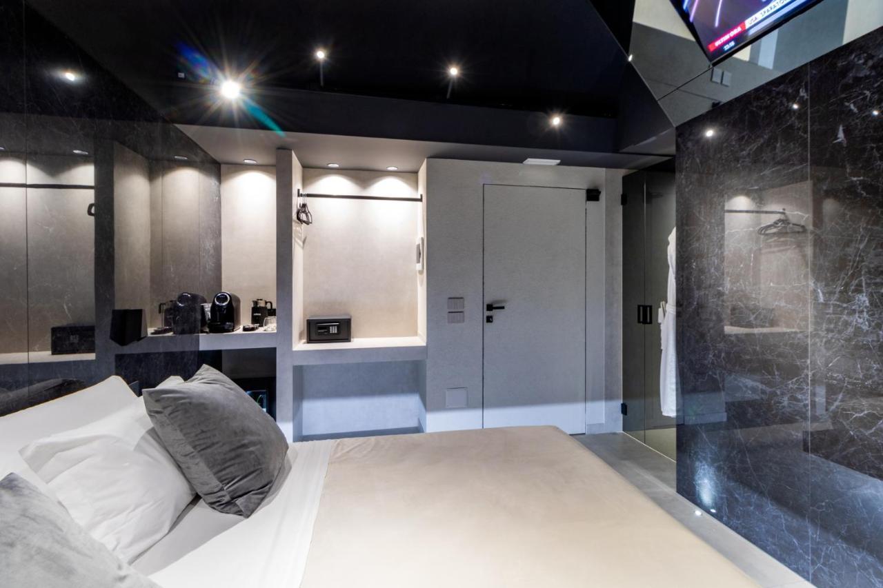 4 Suites " Unconventional Living Rooms " CTA Exteriör bild