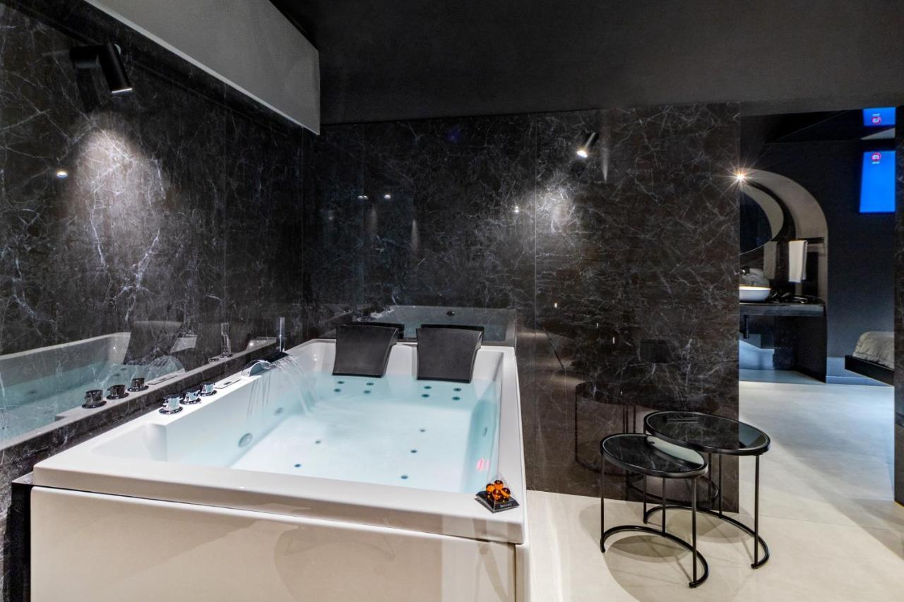 4 Suites " Unconventional Living Rooms " CTA Exteriör bild