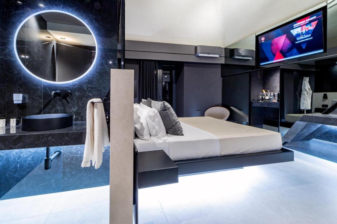 4 Suites " Unconventional Living Rooms " CTA Exteriör bild