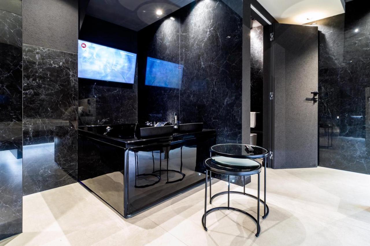 4 Suites " Unconventional Living Rooms " CTA Exteriör bild