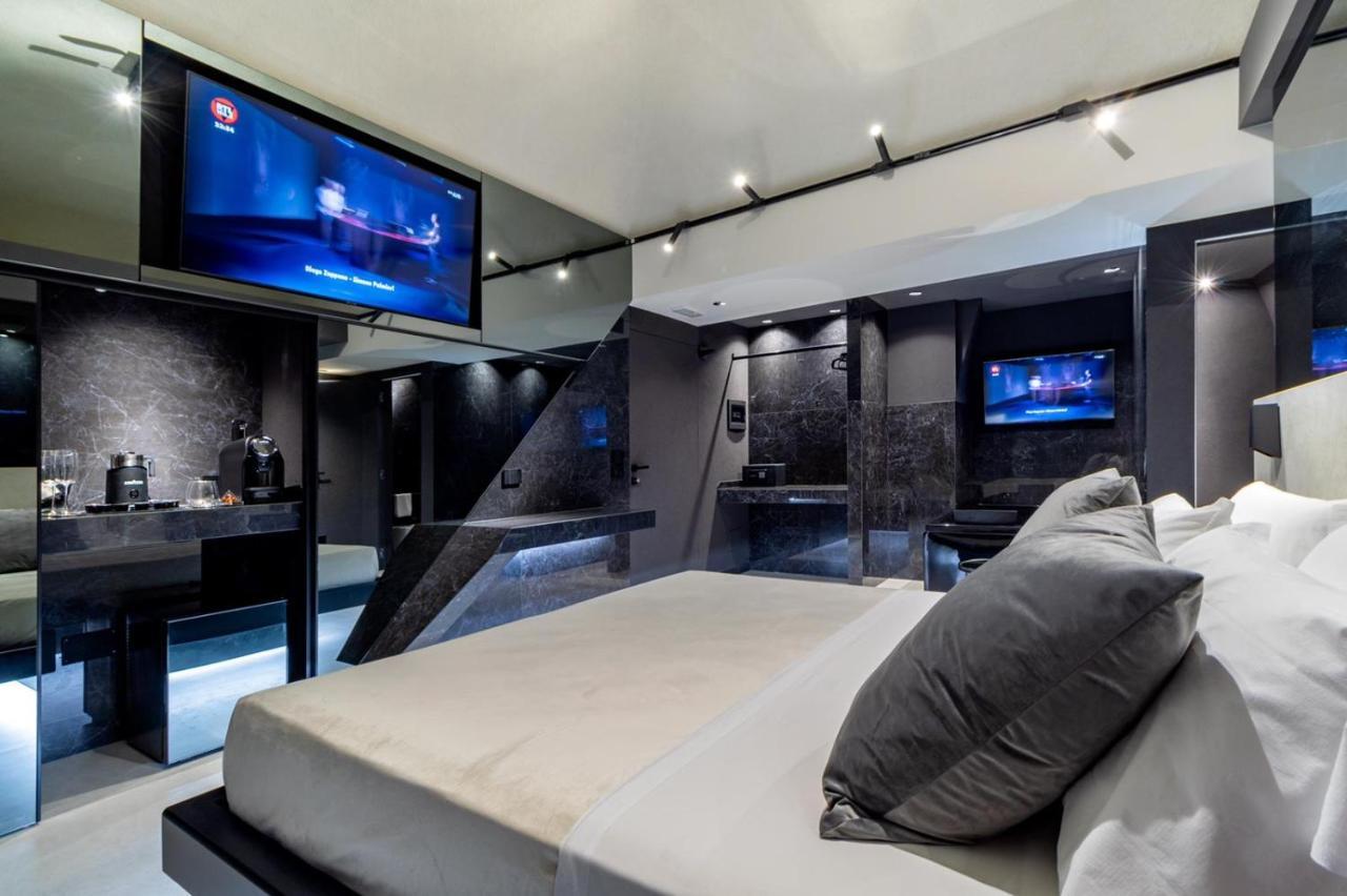 4 Suites " Unconventional Living Rooms " CTA Exteriör bild