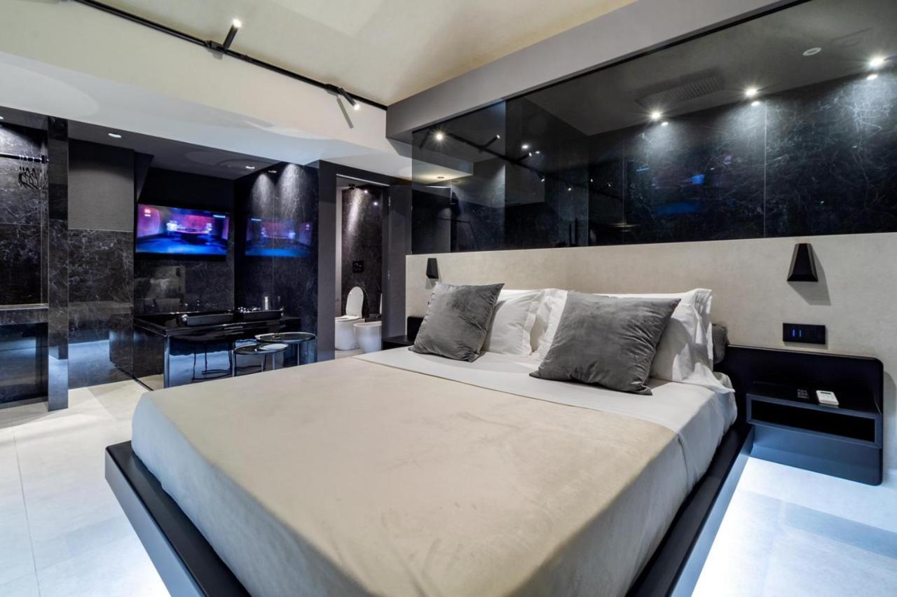 4 Suites " Unconventional Living Rooms " CTA Exteriör bild