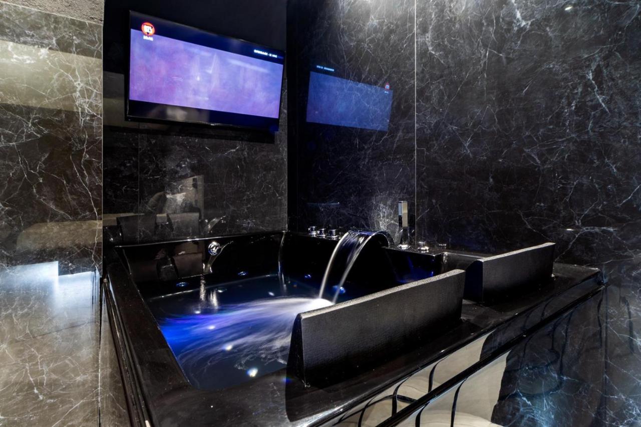 4 Suites " Unconventional Living Rooms " CTA Exteriör bild