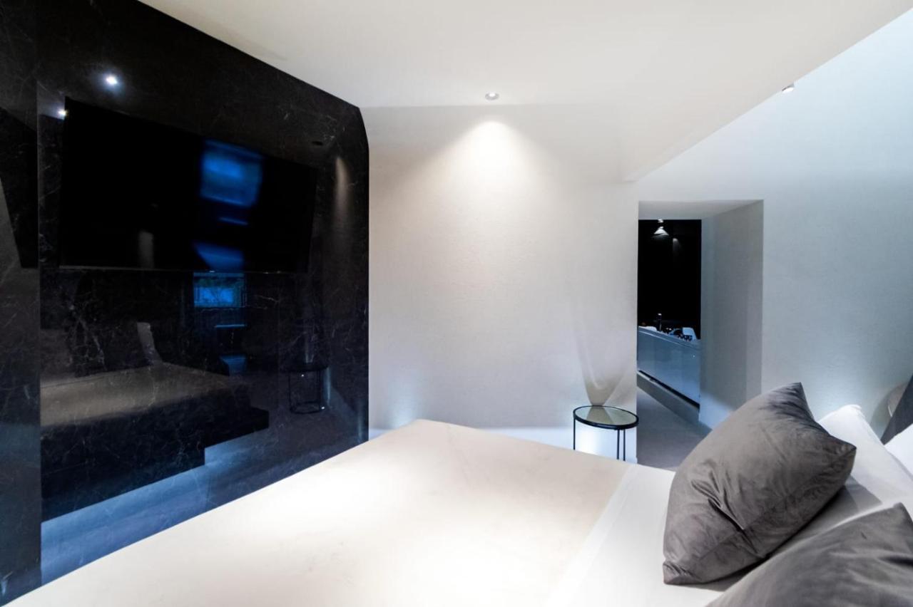 4 Suites " Unconventional Living Rooms " CTA Exteriör bild