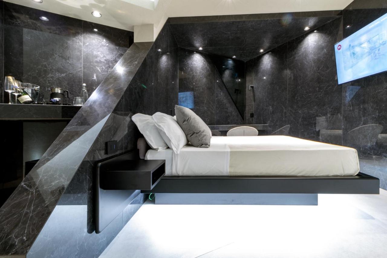 4 Suites " Unconventional Living Rooms " CTA Exteriör bild
